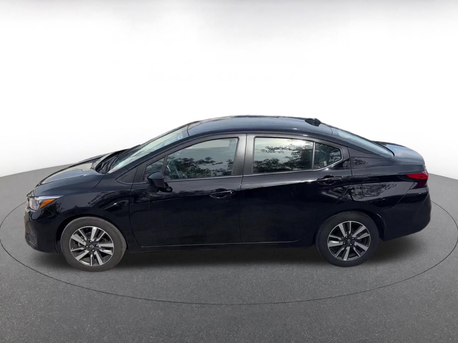 Used 2025 Nissan Versa SV FWD image 9