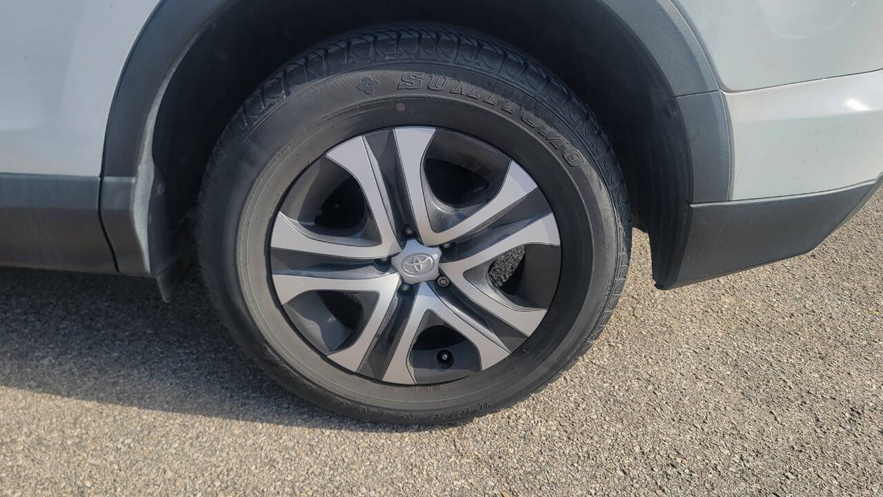Used 2016 Toyota RAV4 LE FWD image 9