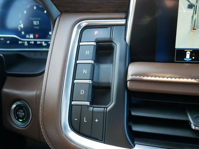 Used 2024 Chevrolet Suburban High Country AWD/4WD image 16