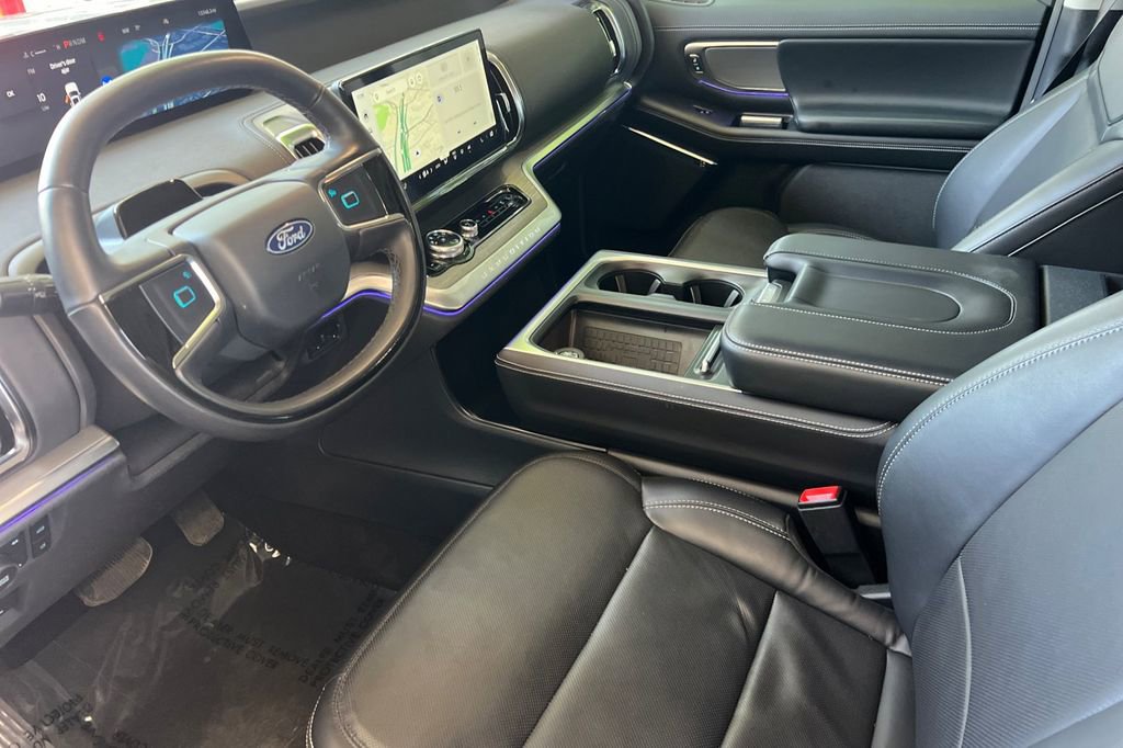 Used 2025 Ford Expedition Platinum image 10