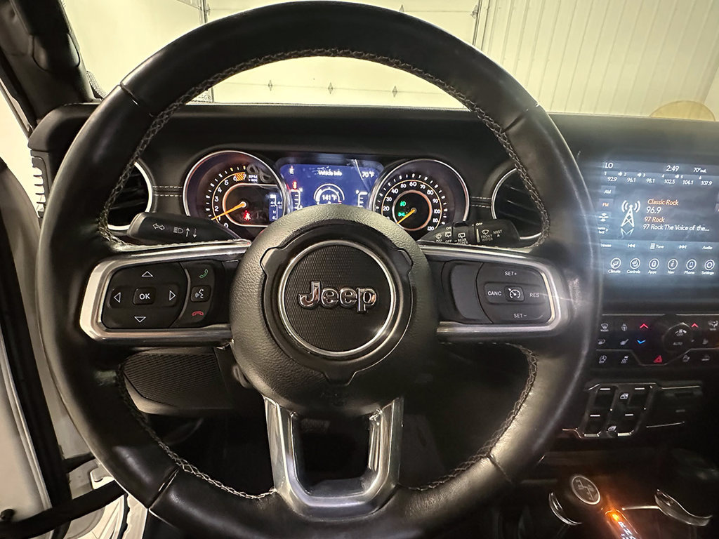 Used 2022 Jeep Wrangler Unlimited Sahara w/ LED Lighting Group AWD/4WD image 32