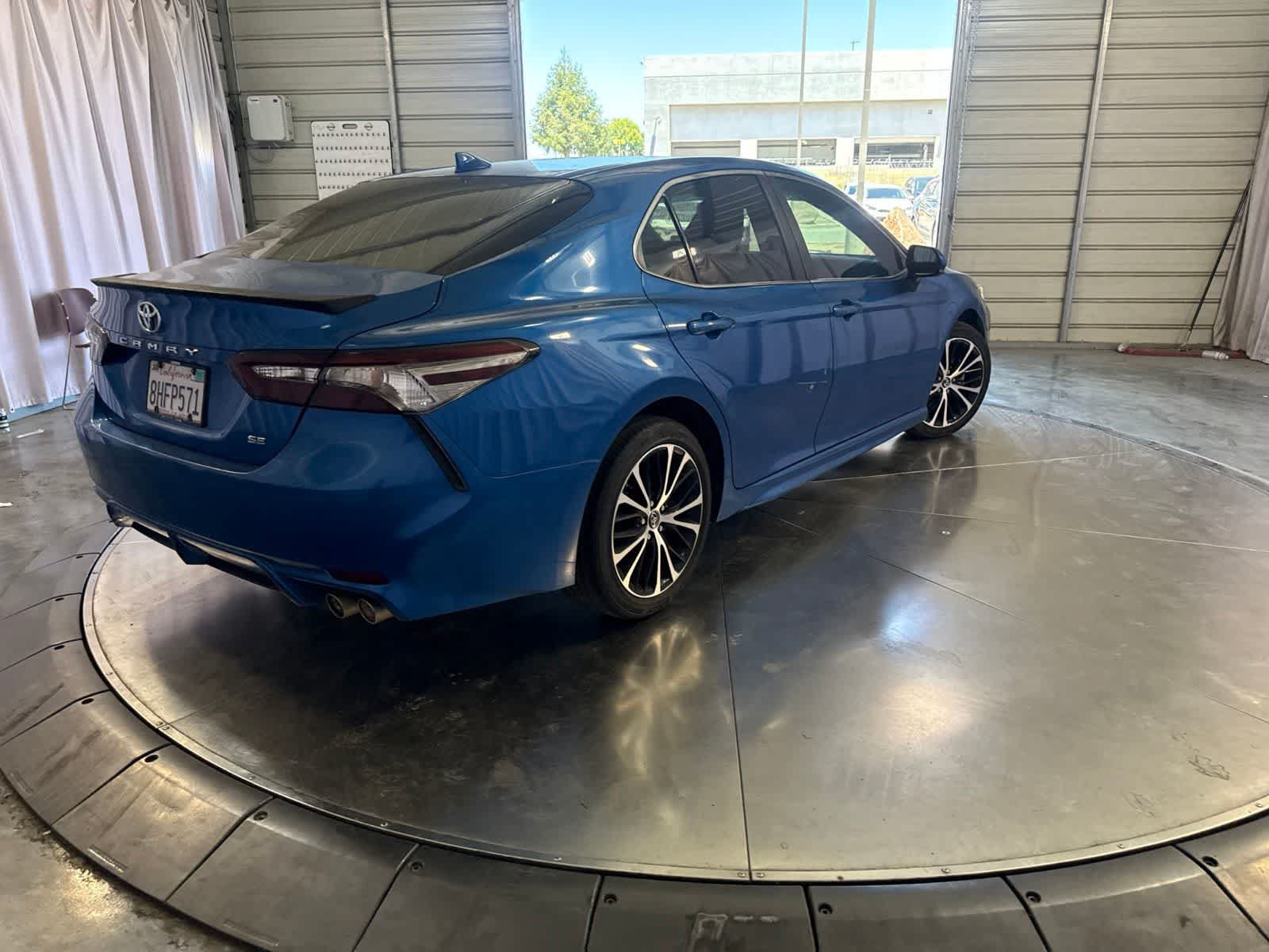 Used 2019 Toyota Camry SE w/ Carpet Mat Package FWD image 5