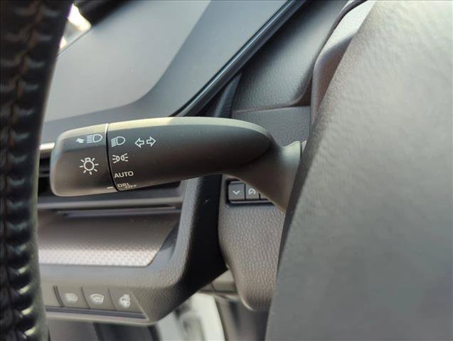 Used 2025 Toyota Prius XLE FWD image 14