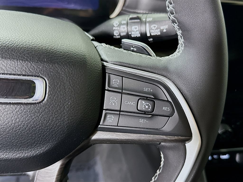 Used 2024 Jeep Grand Cherokee Limited AWD/4WD image 24