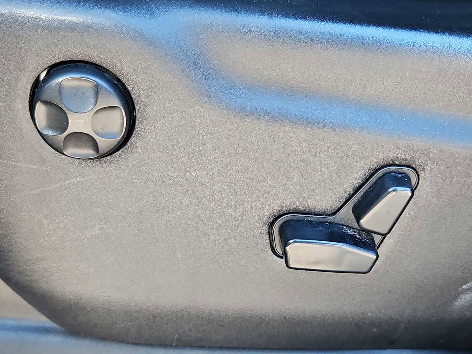 Used 2014 Jeep Grand Cherokee Laredo w/ 18" Wheel & 8.4" Radio Group image 18