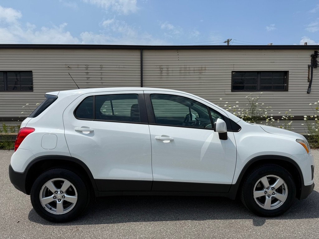 Used 2016 Chevrolet Trax LS AWD/4WD image 2