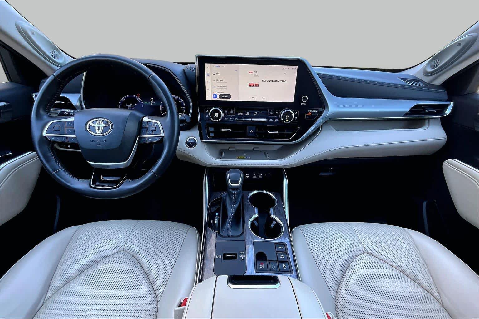 Used 2023 Toyota Highlander Platinum AWD/4WD image 16