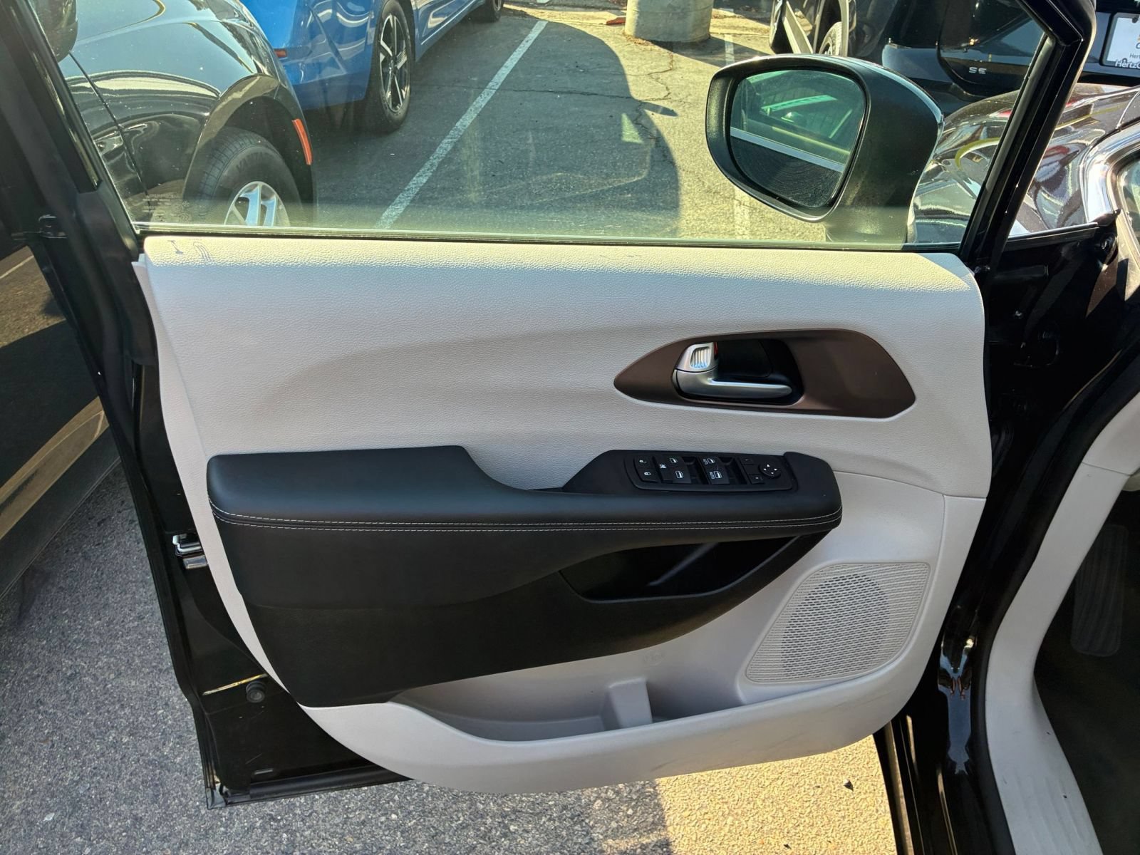 Used 2024 Chrysler Voyager LX FWD image 18