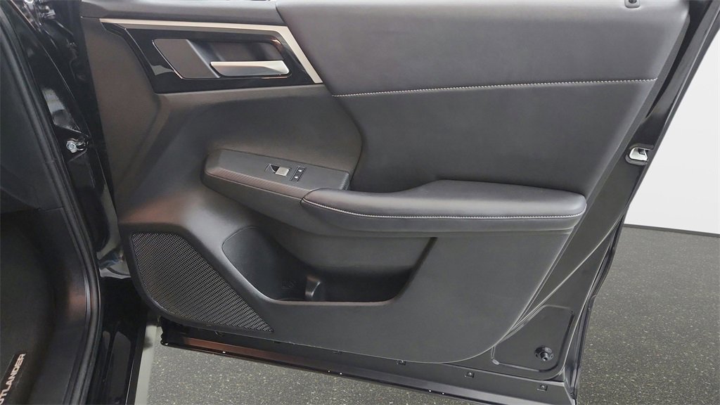 Used 2024 Mitsubishi Outlander SE image 10