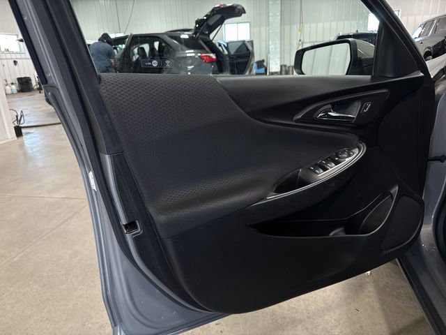 Used 2017 Chevrolet Malibu LT FWD image 24