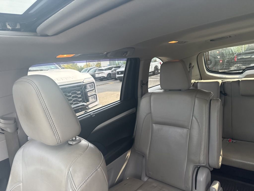 Used 2015 Toyota Highlander XLE AWD/4WD image 17