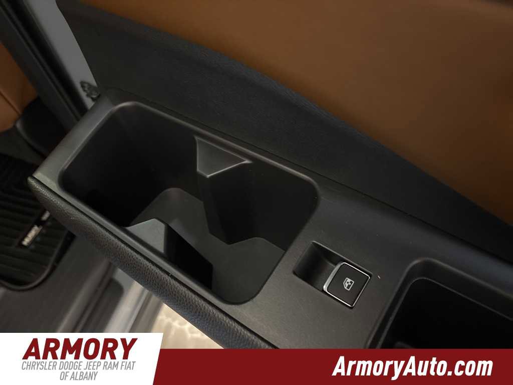 Used 2022 Nissan Pathfinder Platinum w/ Cargo Package image 37