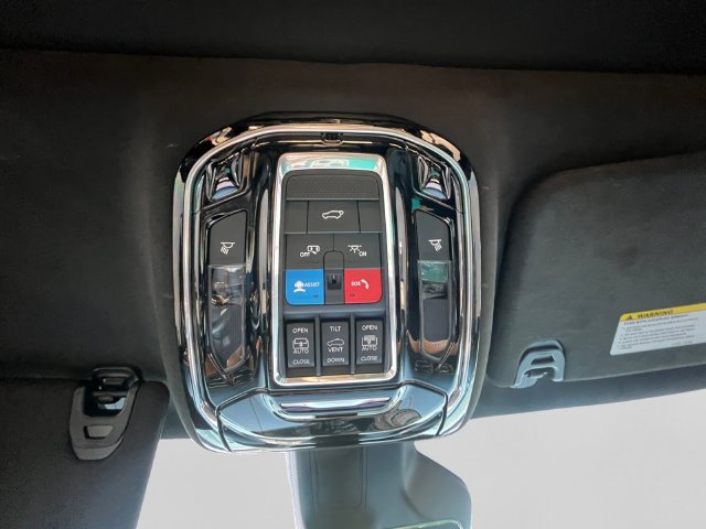 Used 2023 Jeep Grand Wagoneer Series III AWD/4WD image 20