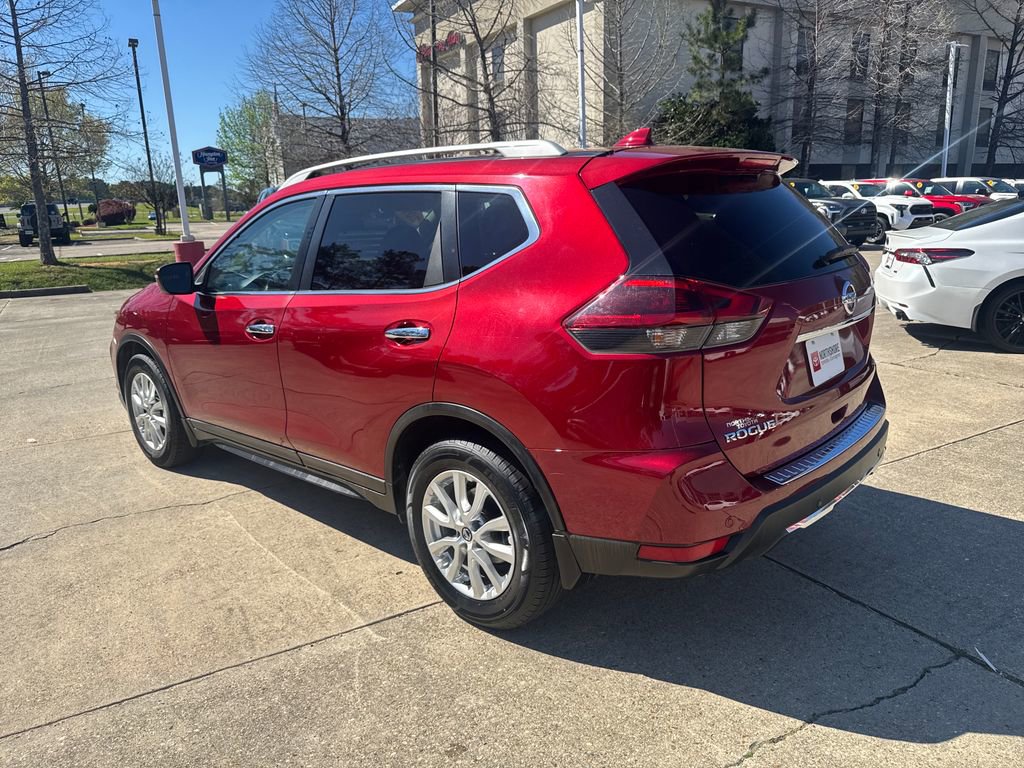 Used 2019 Nissan Rogue SV image 3