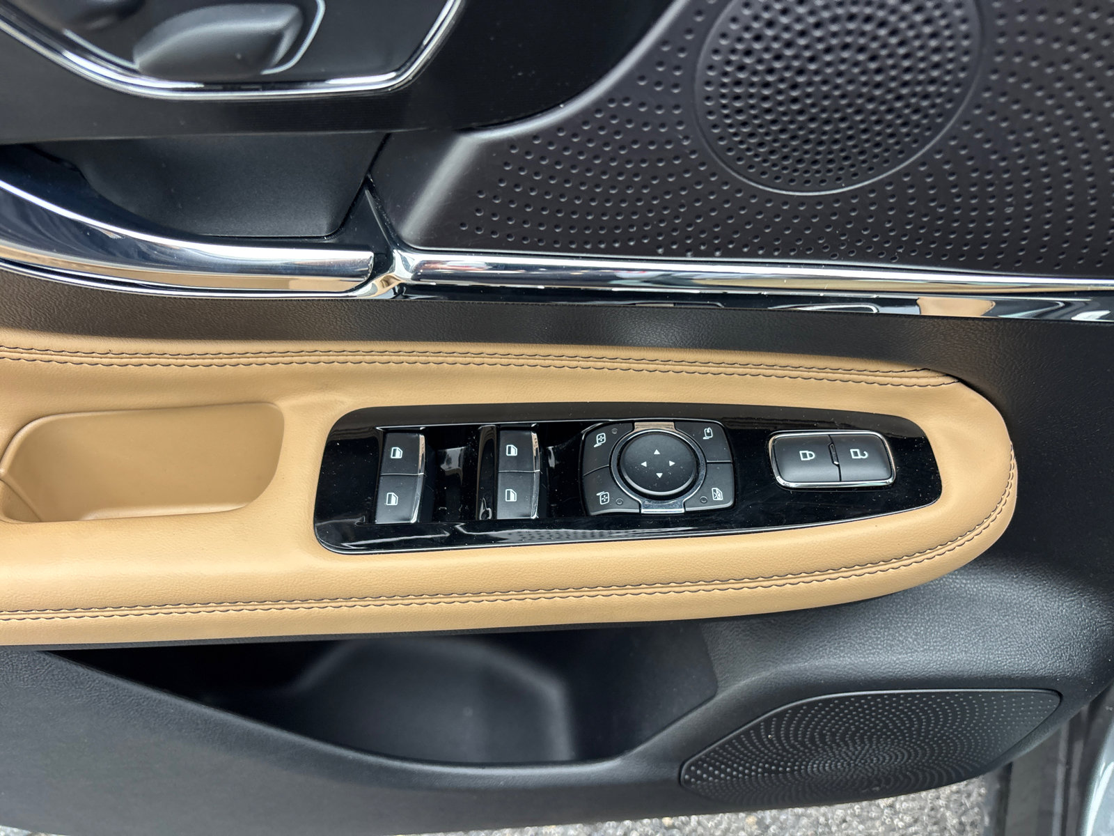 Certified 2023 Lincoln Corsair Reserve w/ Equipment Group 201A image 13