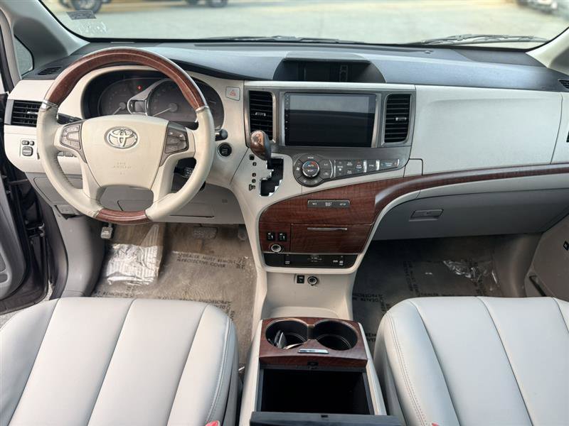 Used 2013 Toyota Sienna Limited w/ Premium Pkg image 27