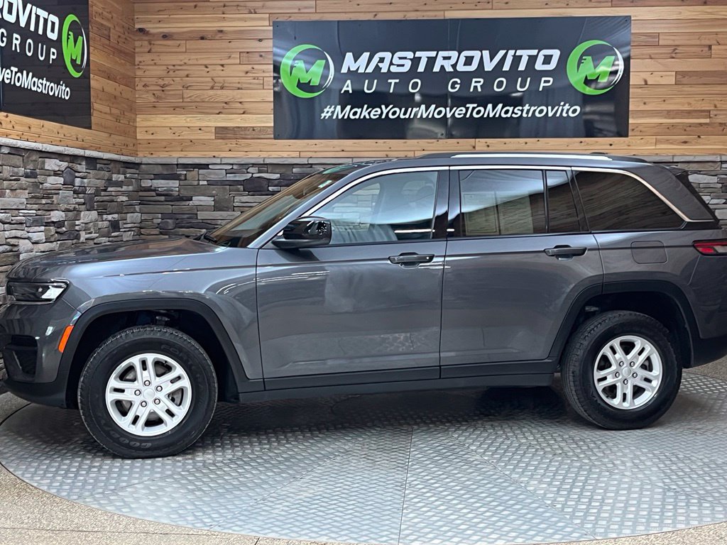 Used 2023 Jeep Grand Cherokee Laredo w/ Luxury Tech Group I AWD/4WD image 9