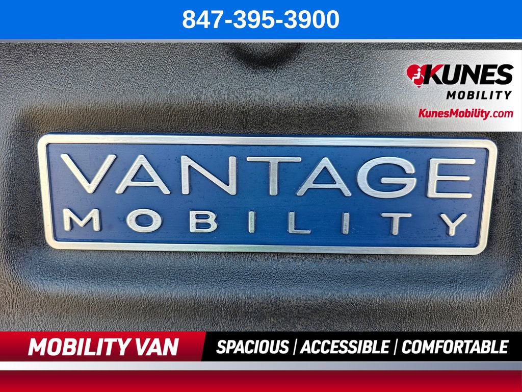 Used 2026 Toyota Sienna LE FWD image 30