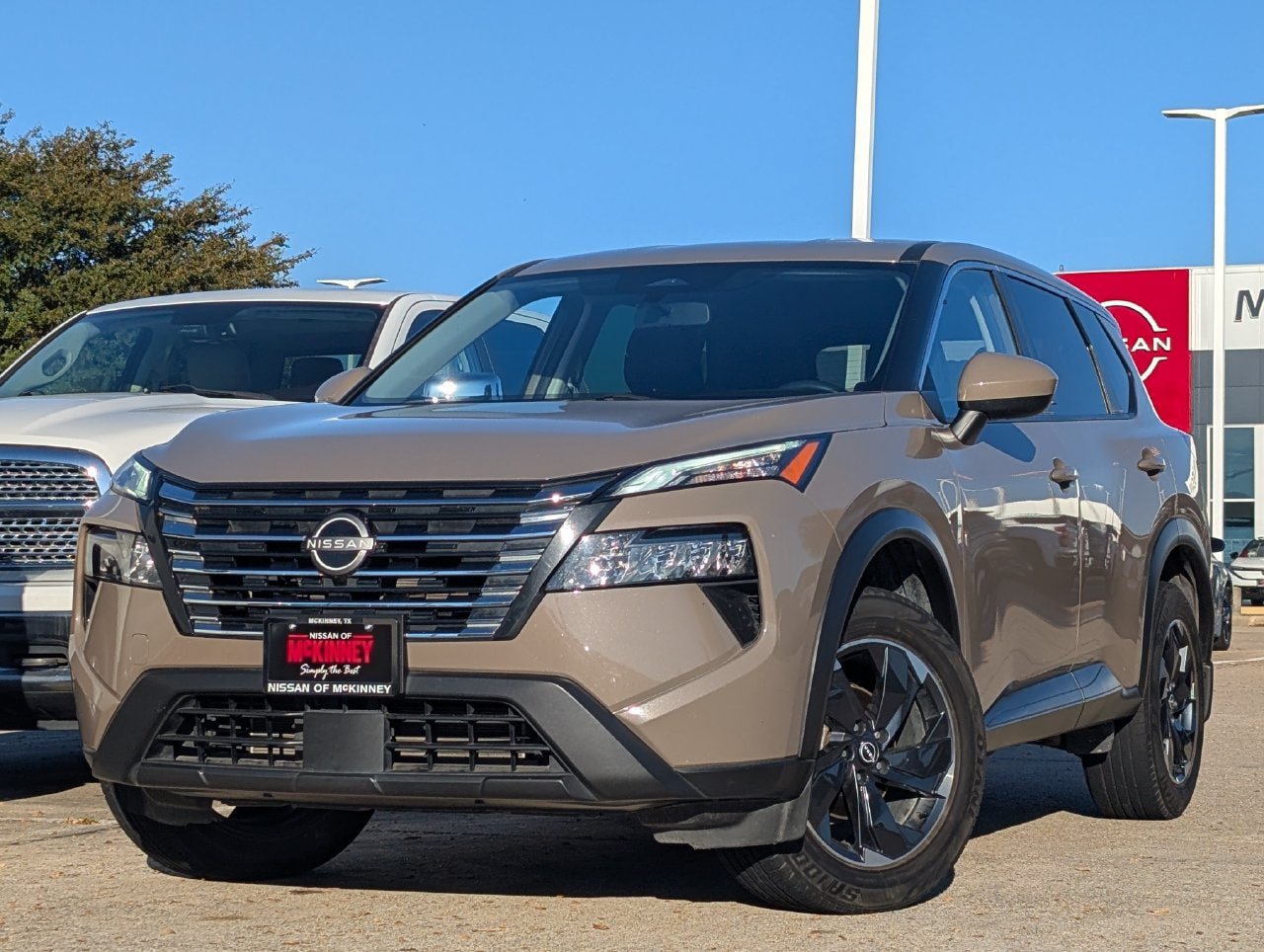 Used 2024 Nissan Rogue SV FWD image 2