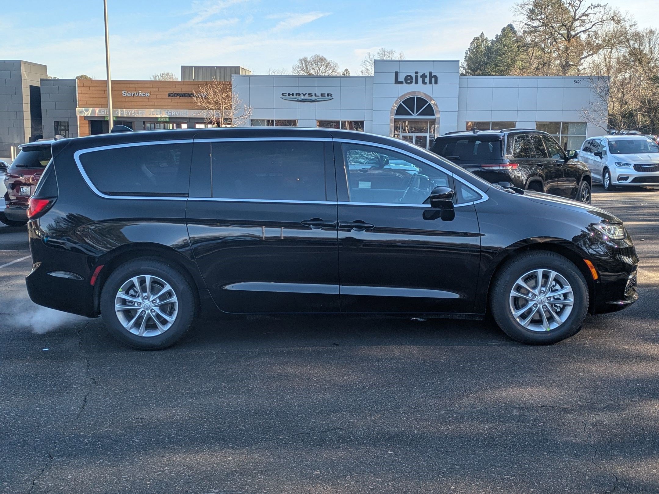 New 2026 Chrysler Pacifica Select image 4