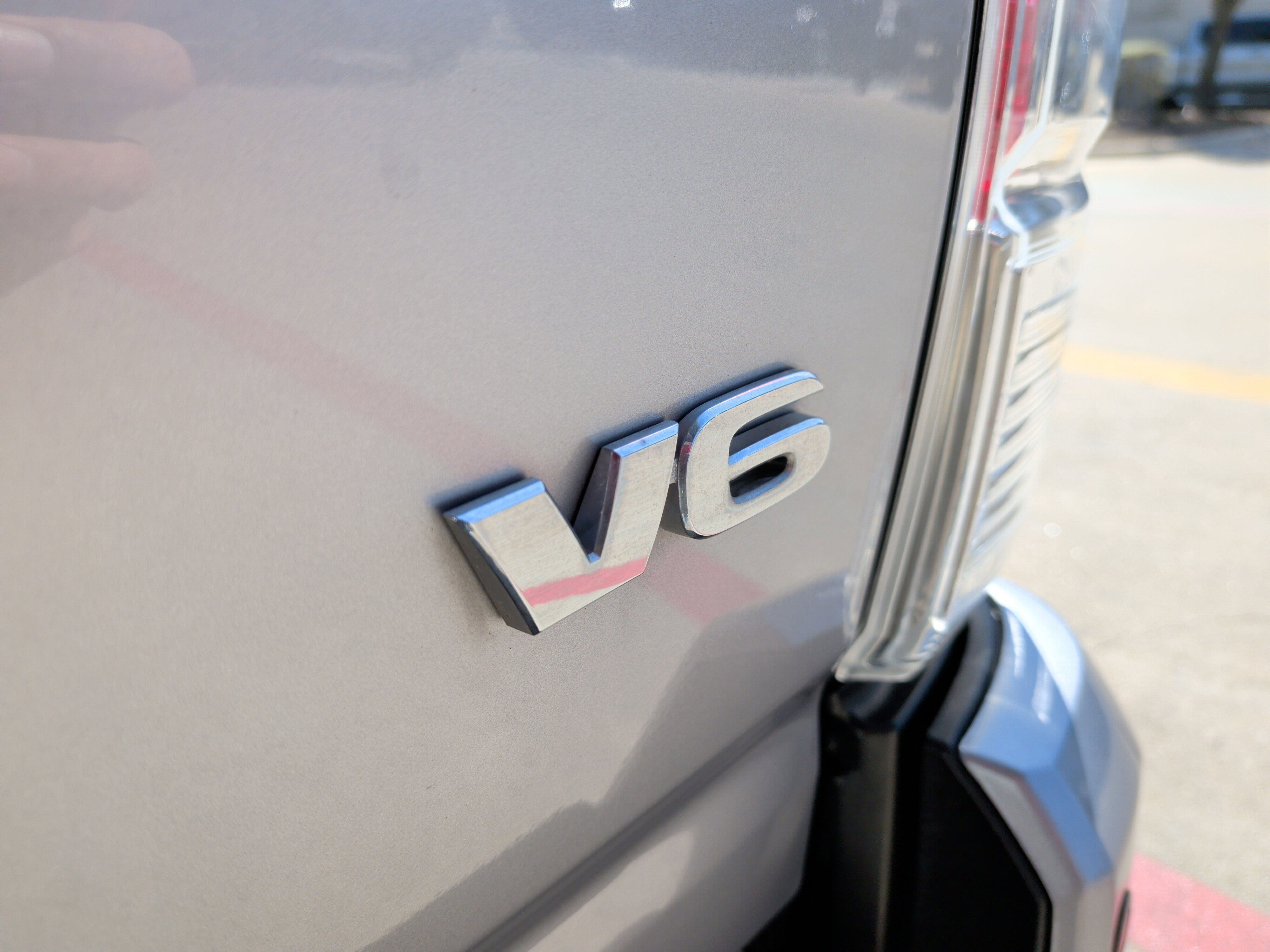 Used 2018 Toyota Tacoma Limited image 40