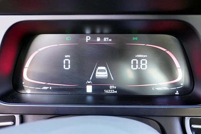 Used 2025 Hyundai Elantra Sport FWD image 30