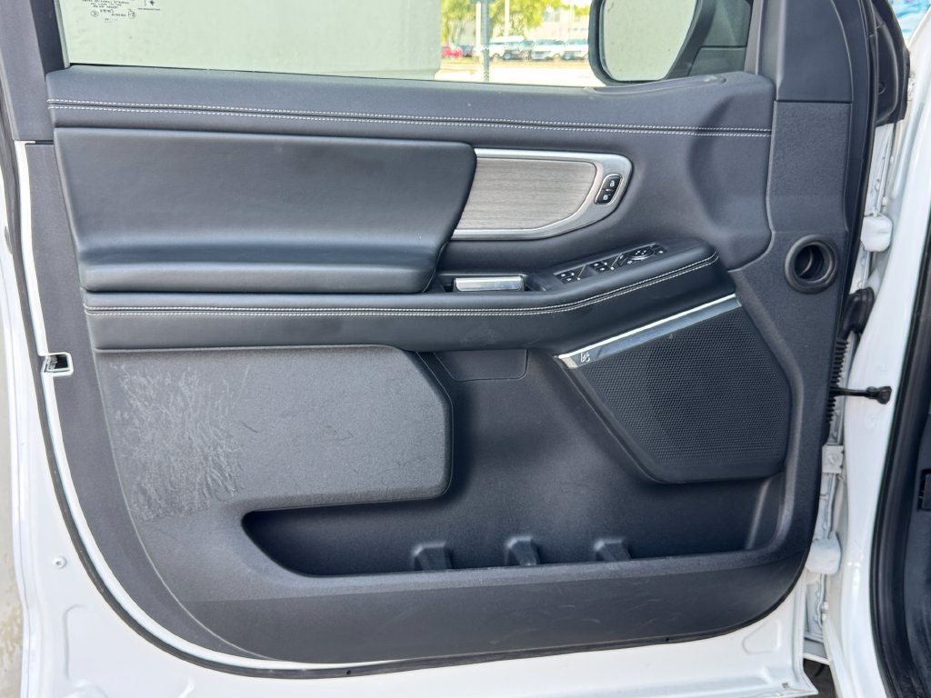 Used 2025 Ford Expedition Max Platinum AWD/4WD image 16