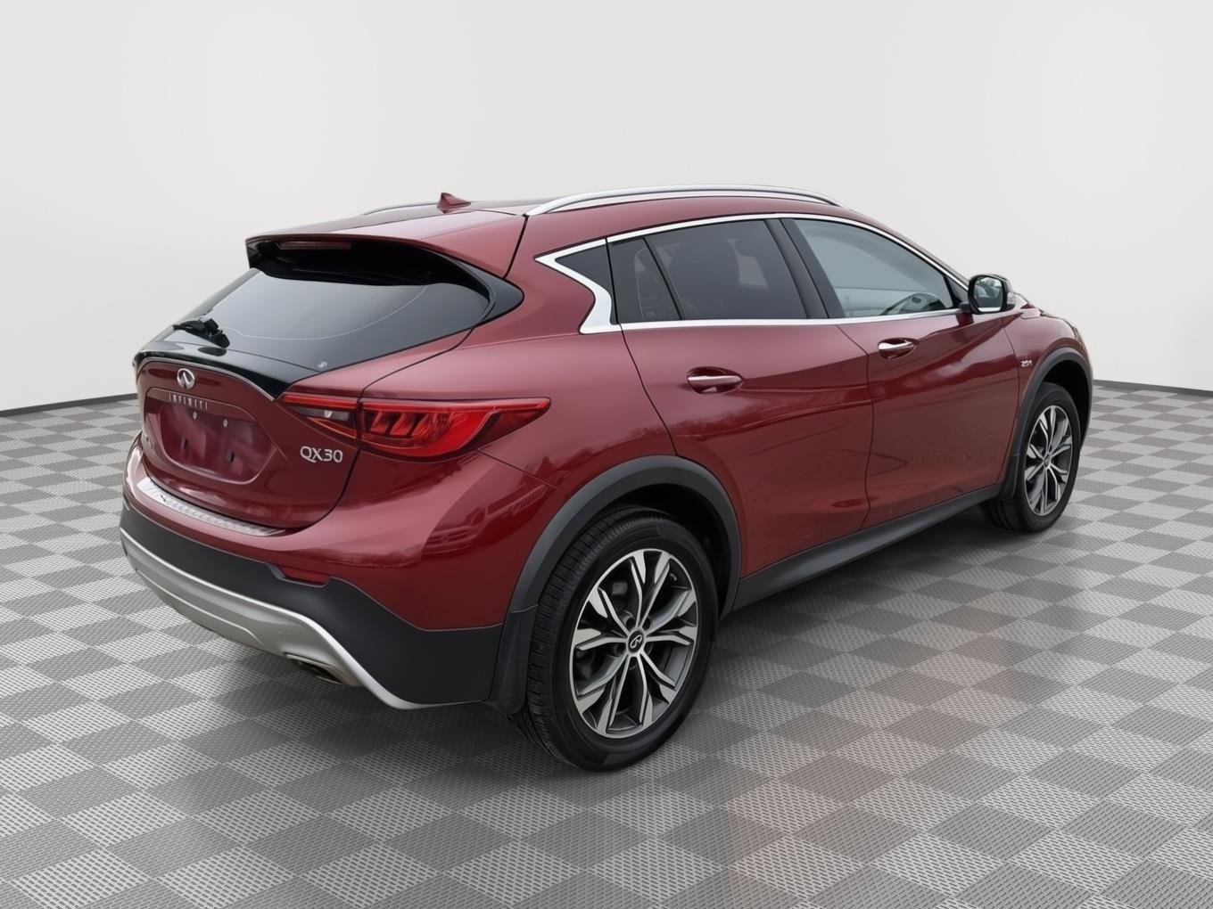 Used 2018 INFINITI QX30 AWD image 5