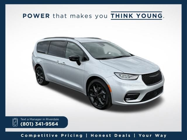 New 2026 Chrysler Pacifica Select w/ S Appearance Package