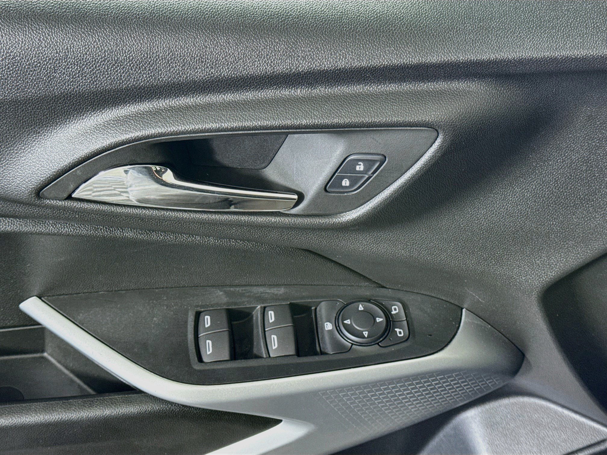 Used 2024 Chevrolet Trax LS w/ LS Convenience Package FWD image 23