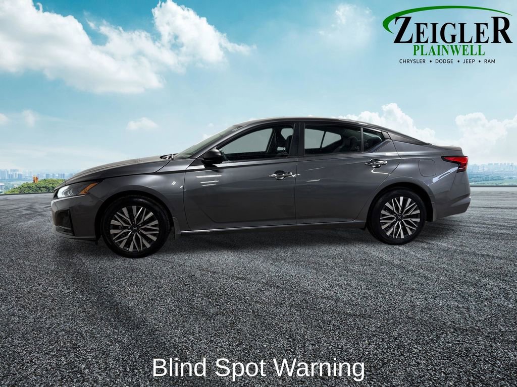 Used 2024 Nissan Altima 2.5 SV image 4