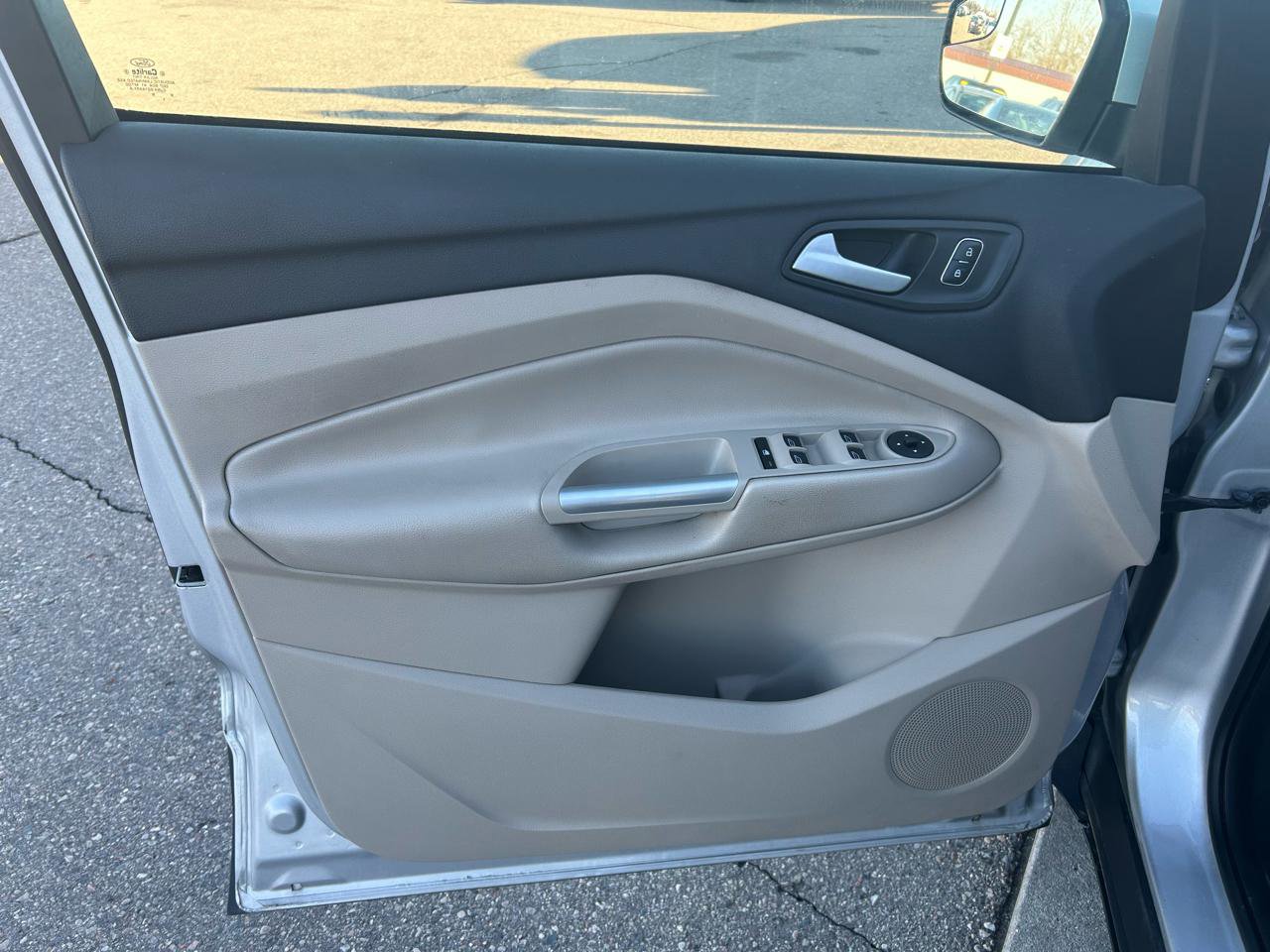 Used 2019 Ford Escape SE image 14