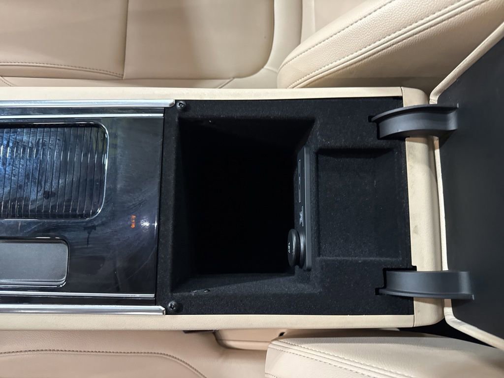 Used 2020 Jaguar XF Premium image 26