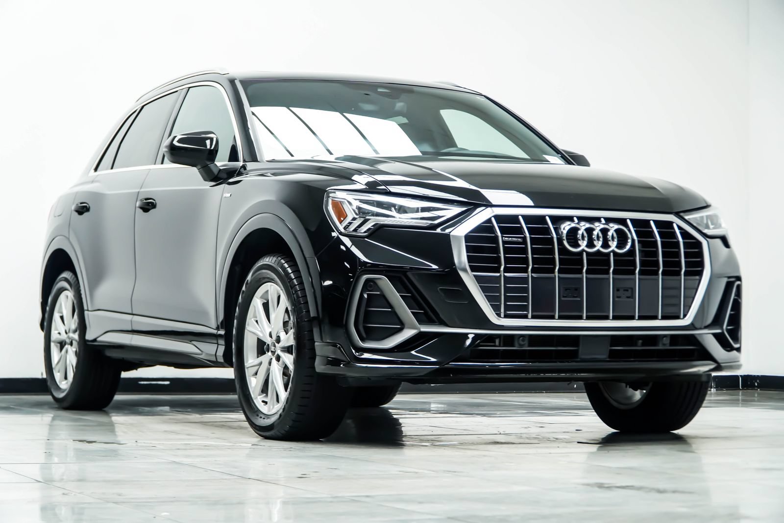 Used 2025 Audi Q3 2.0T Premium AWD/4WD image 4