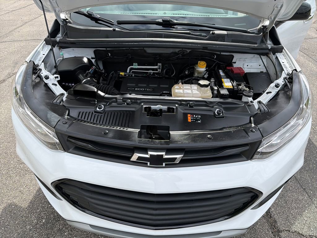 Used 2020 Chevrolet Trax LT w/ Sun & Sound Package FWD image 26