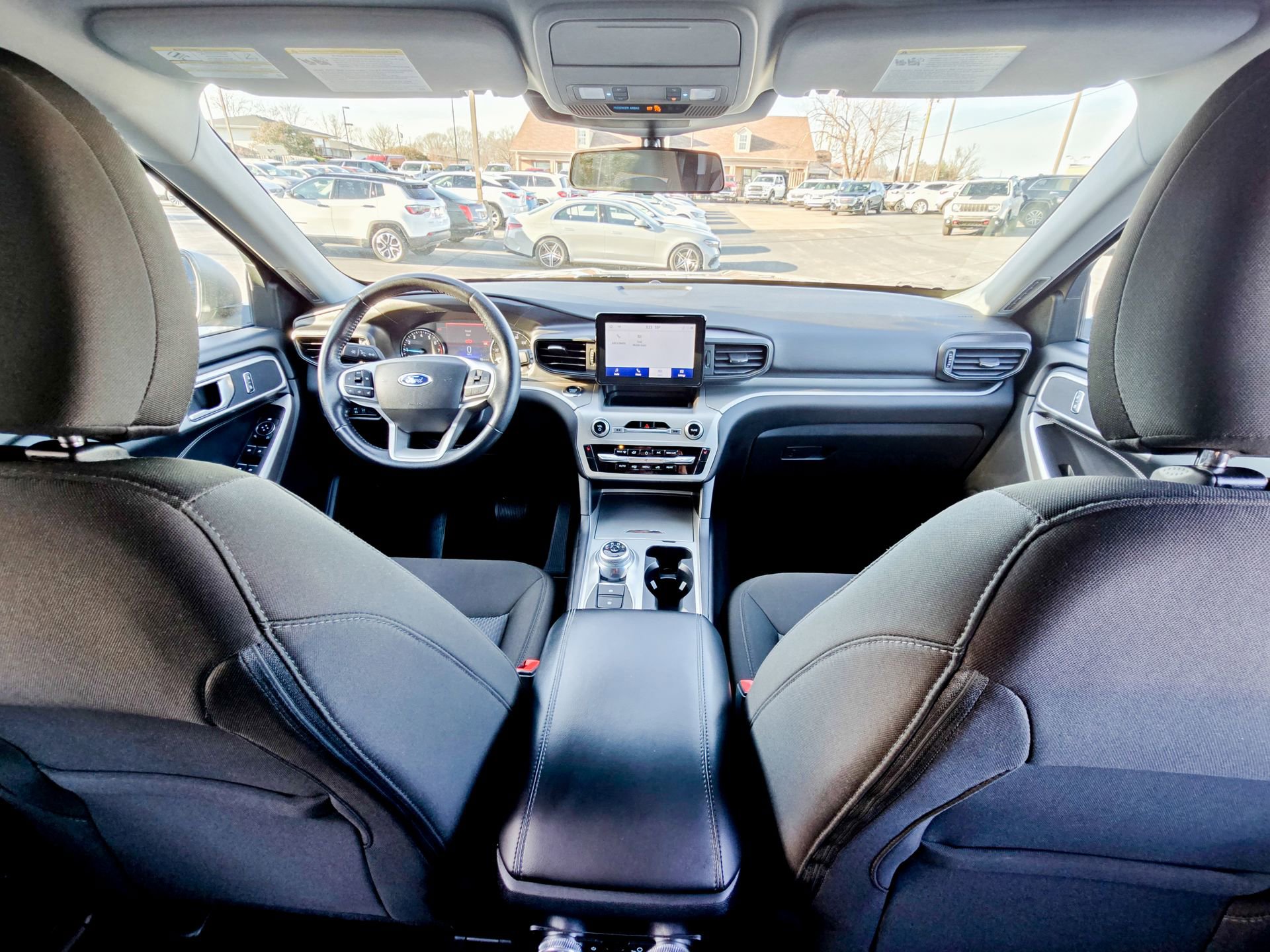 Used 2023 Ford Explorer XLT image 2