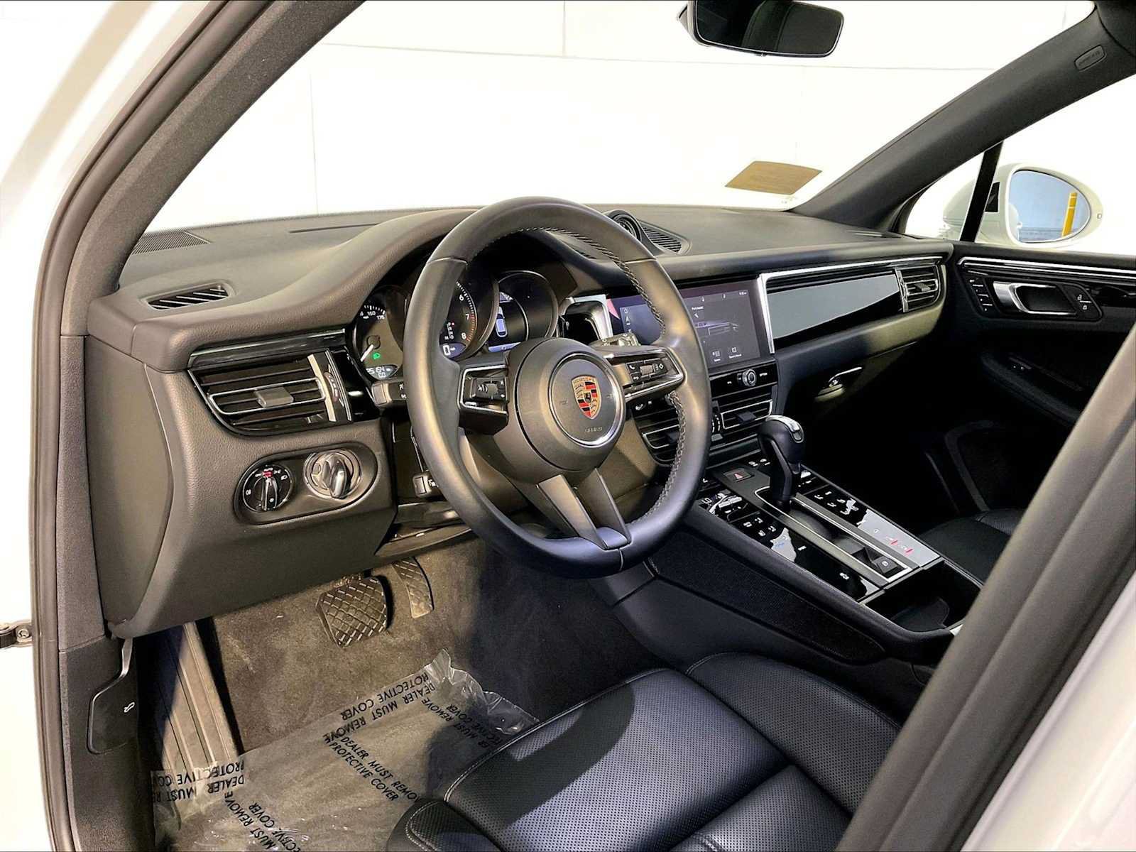 Certified 2023 Porsche Macan AWD/4WD image 4