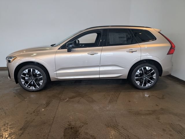 Used 2026 Volvo XC60 B5 Plus w/ Climate Package AWD/4WD image 3