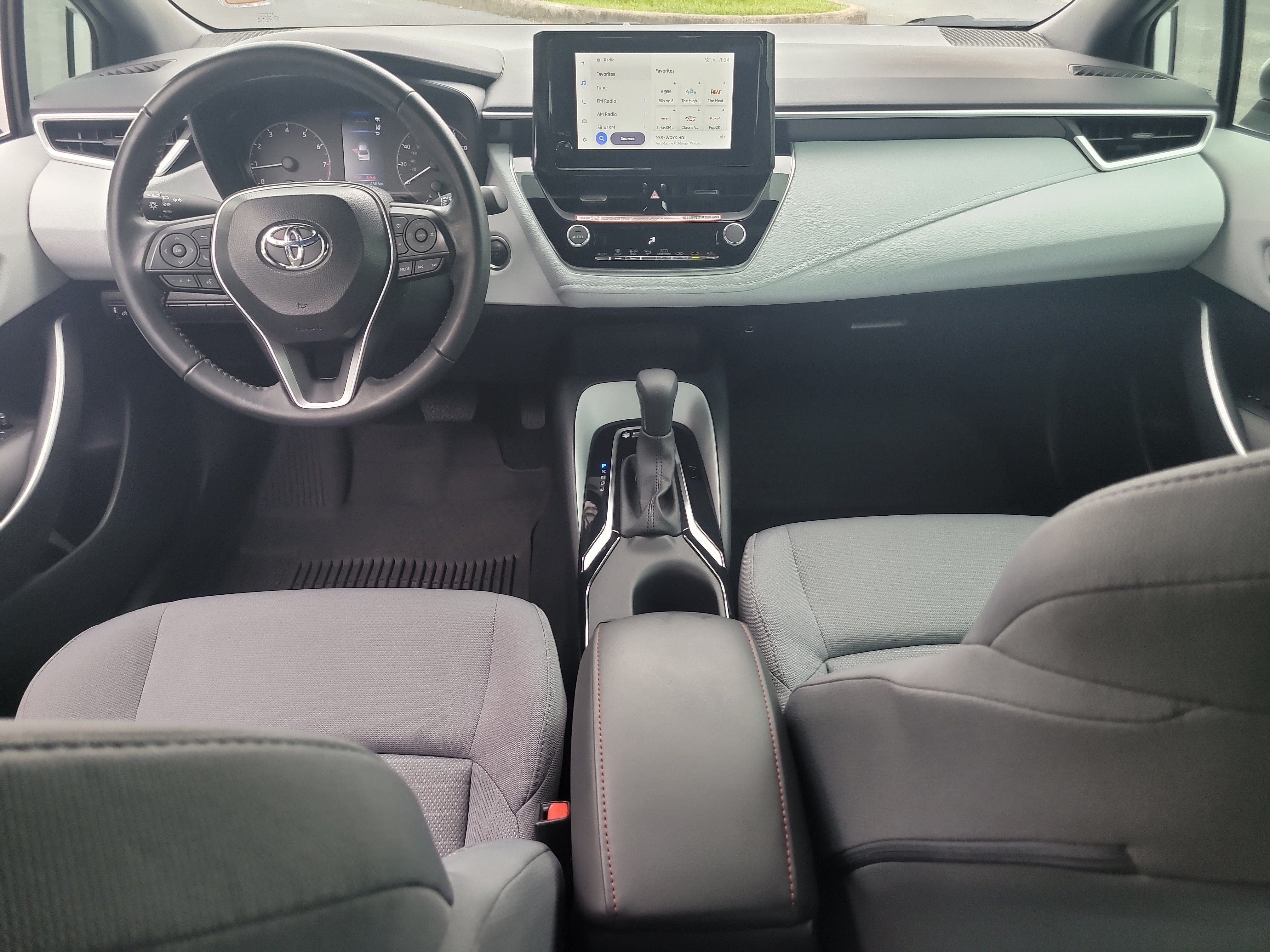 Used 2025 Toyota Corolla SE FWD image 13