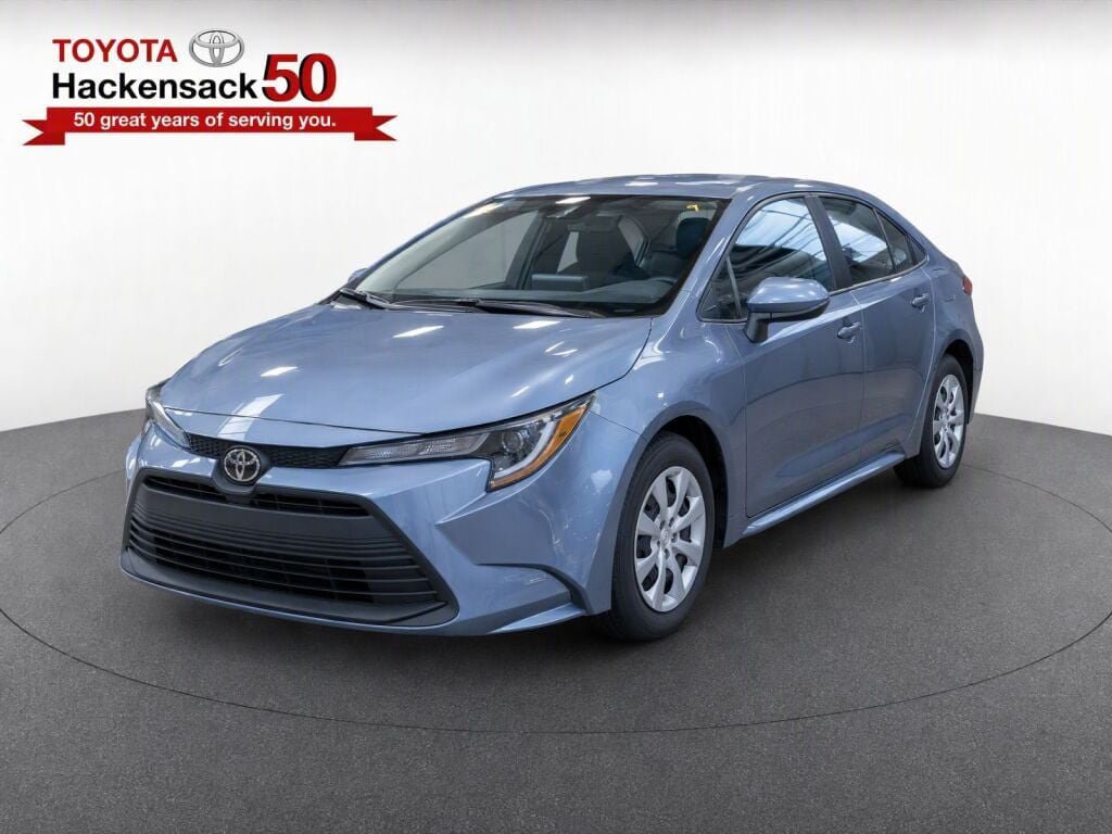 Used 2025 Toyota Corolla LE FWD image 2