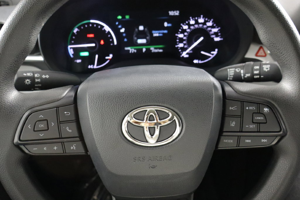 Used 2025 Toyota Sienna LE FWD image 7