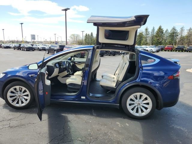 Used 2017 Tesla Model X 90D AWD/4WD image 7