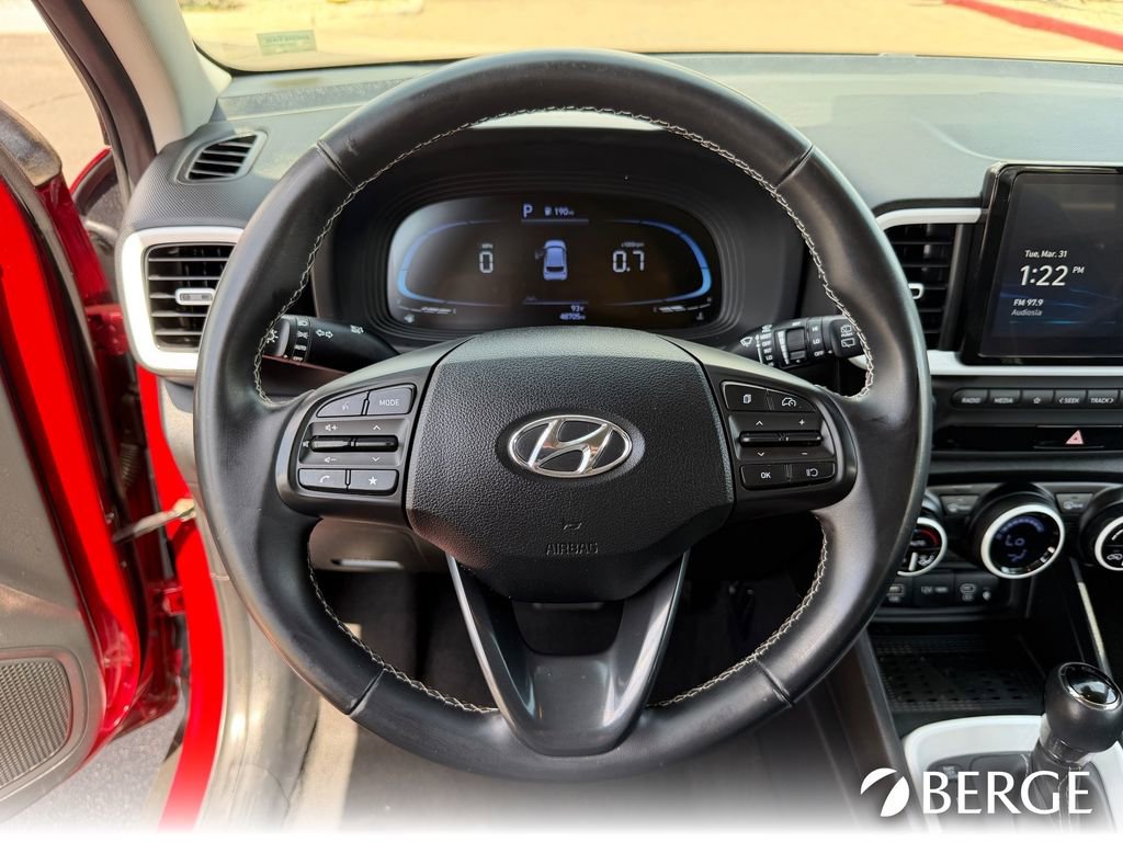 Used 2024 Hyundai Venue Limited image 21