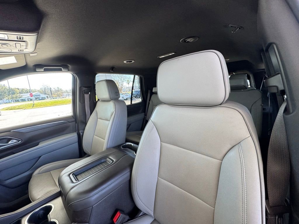 Used 2023 GMC Yukon SLT w/ SLT Luxury Package image 15