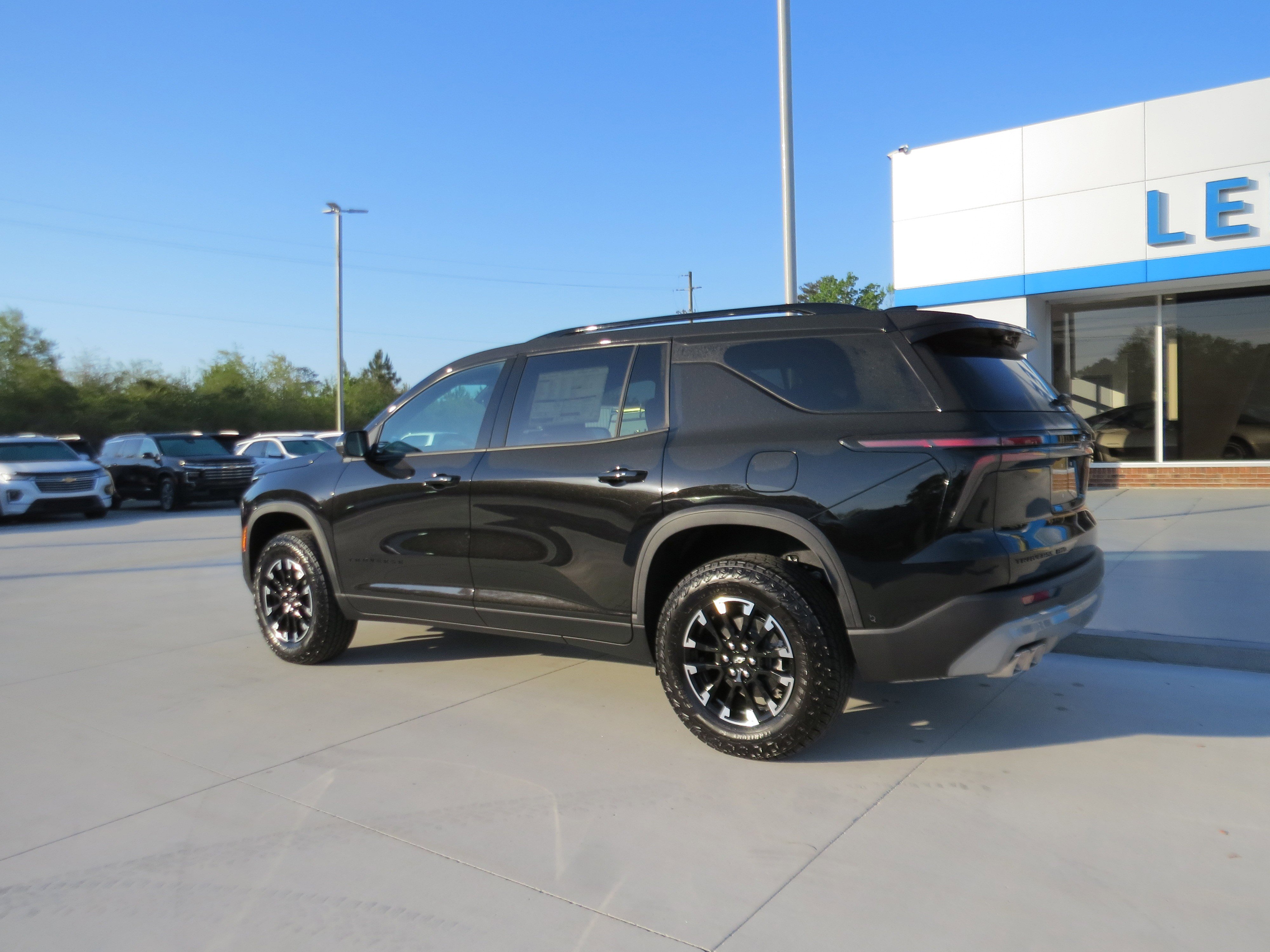 New 2026 Chevrolet Traverse Z71 w/ Enhanced Driving Package AWD/4WD image 3