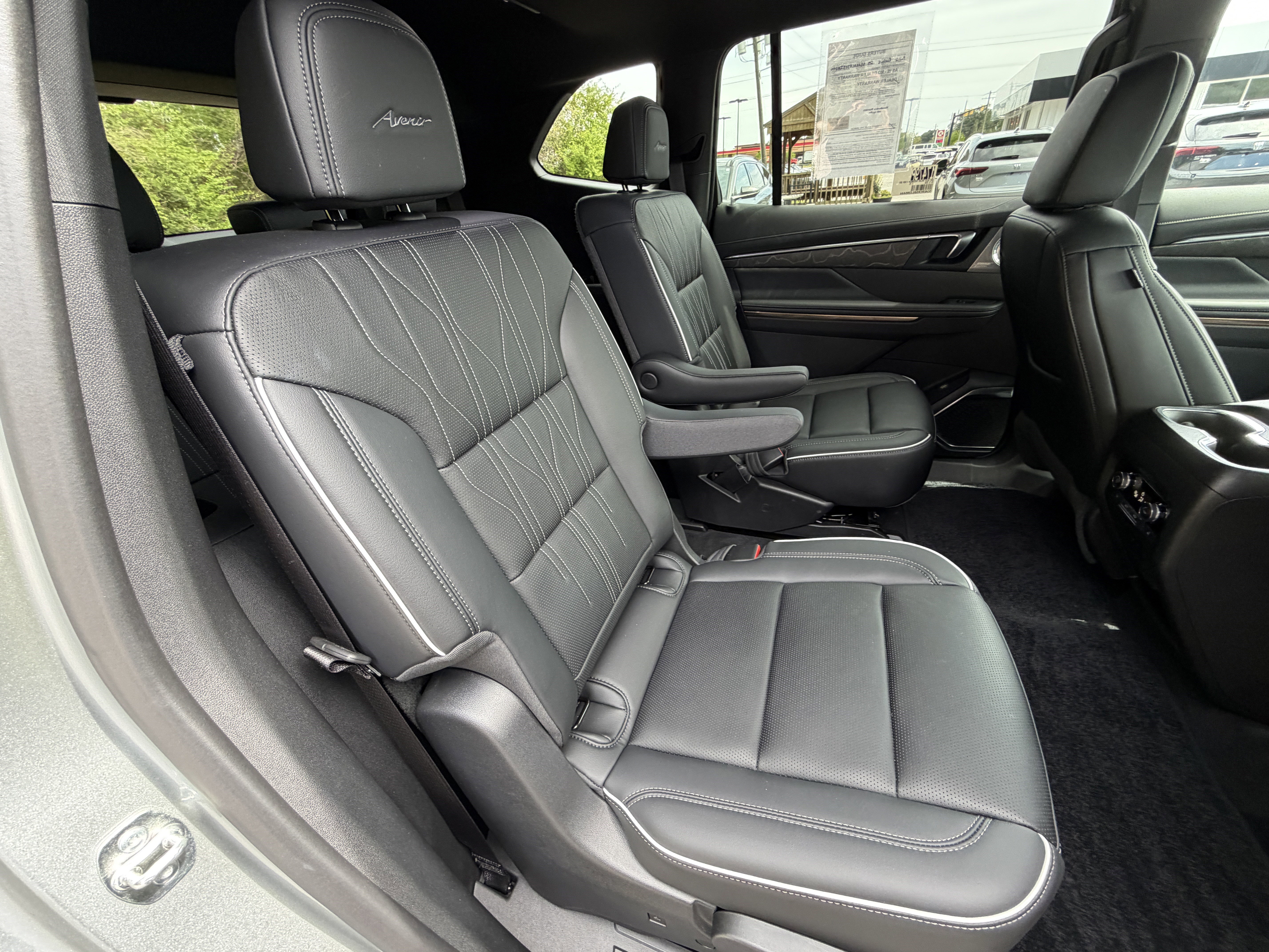 Used 2025 Buick Enclave Avenir w/ Super Cruise Package FWD image 22