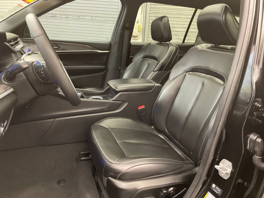Certified 2024 Jeep Grand Cherokee L Limited AWD/4WD image 22