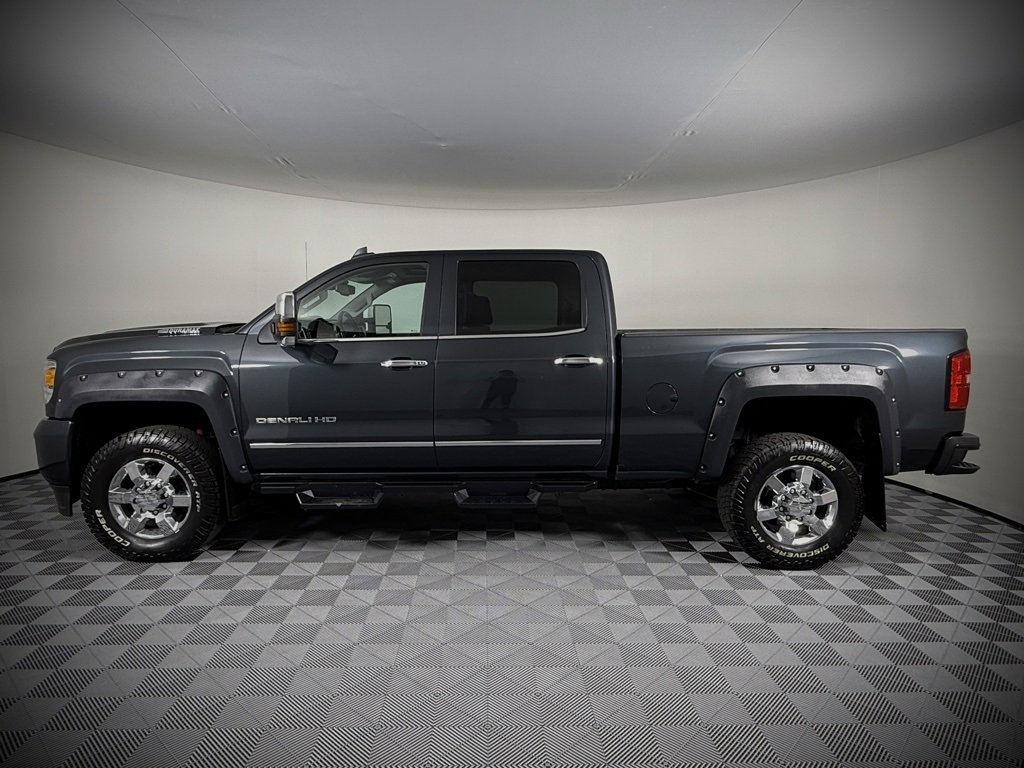 Used 2019 GMC Sierra 2500 Denali image 2