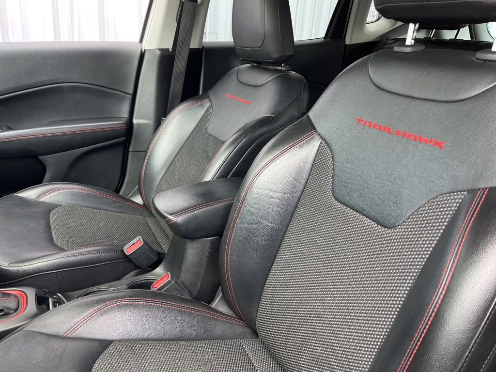 Used 2020 Jeep Compass Trailhawk image 4