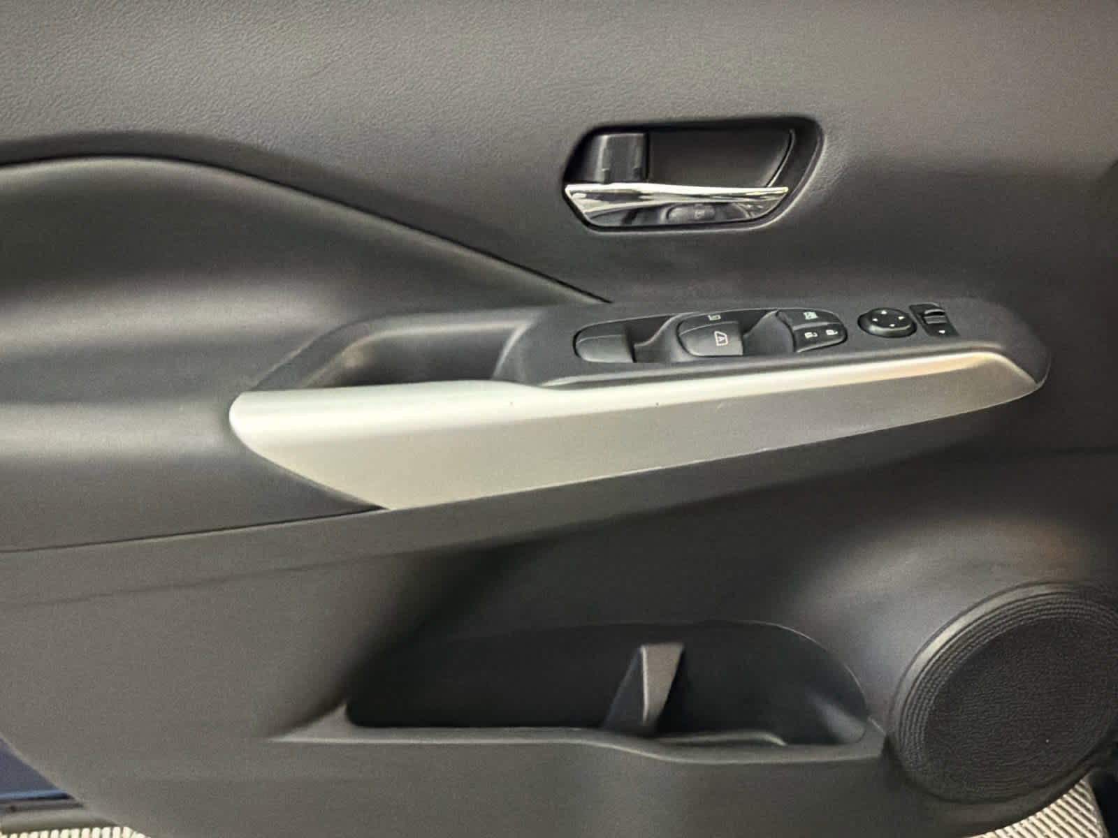 Used 2019 Nissan Kicks SR w/ SR Premium Package FWD image 21